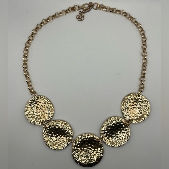 T Chunky Gold Hammered Disc Statement Necklace - Picture 4 of 4